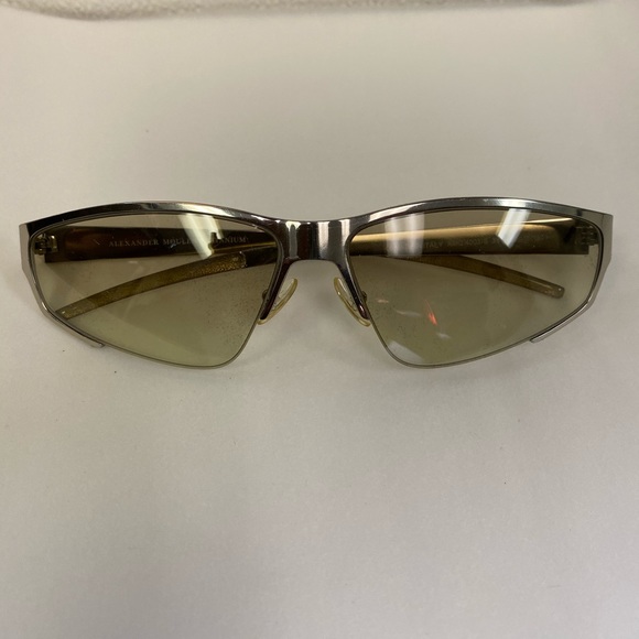 Alexander McQueen Accessories - Sunglasses